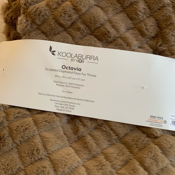 NWT koolaburra faux fur blanket brown - Picture 5 of 6